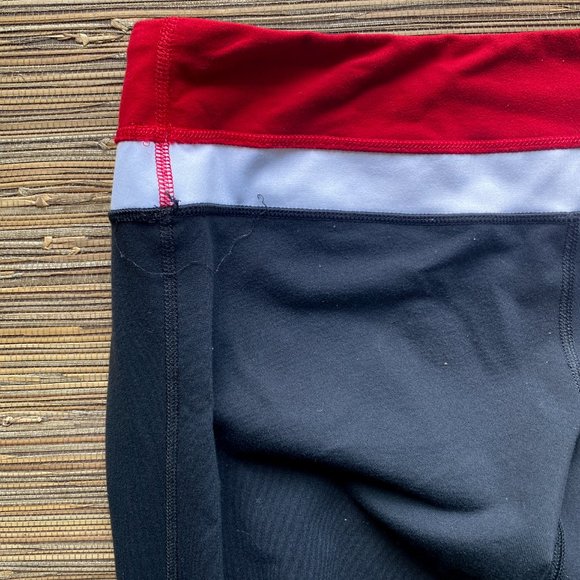 Vintage Lululemon Red/White/Black Groove Flare Yoga Pants - Size 8 TALL - Picture 6 of 10